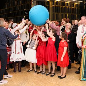 Opening events of the Cultural Diversity Year culminated with the handover of the theme year title at the Tallinn College of Music and Ballet (Raul Mee, Kristi Sits). 