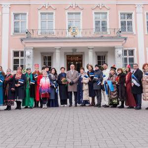 In keeping with the theme of the year, the presidential couple were joined this year by representatives of different national communities in sending their congratulations to the Republic of Estonia (Raul Mee).